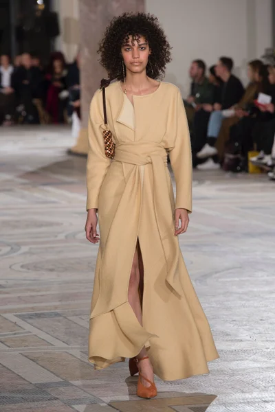Look 15